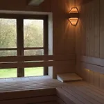 Semesterbostad Haus Hohenholz Landhaus, Sauna, Kaminofen, Parkaehnlicher Garten Krackow