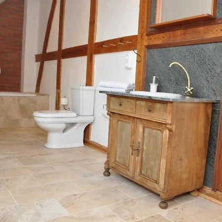 Haus Hohenholz Landhaus, Sauna, Kaminofen, Parkaehnlicher Garten Krackow